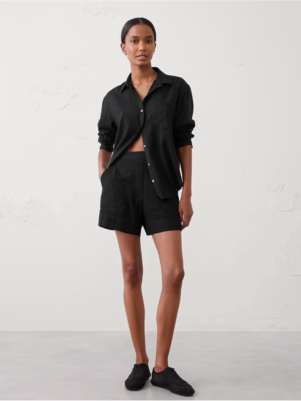 BANANA REPUBLIC • SHORTS
Women • Size S • Brand new
